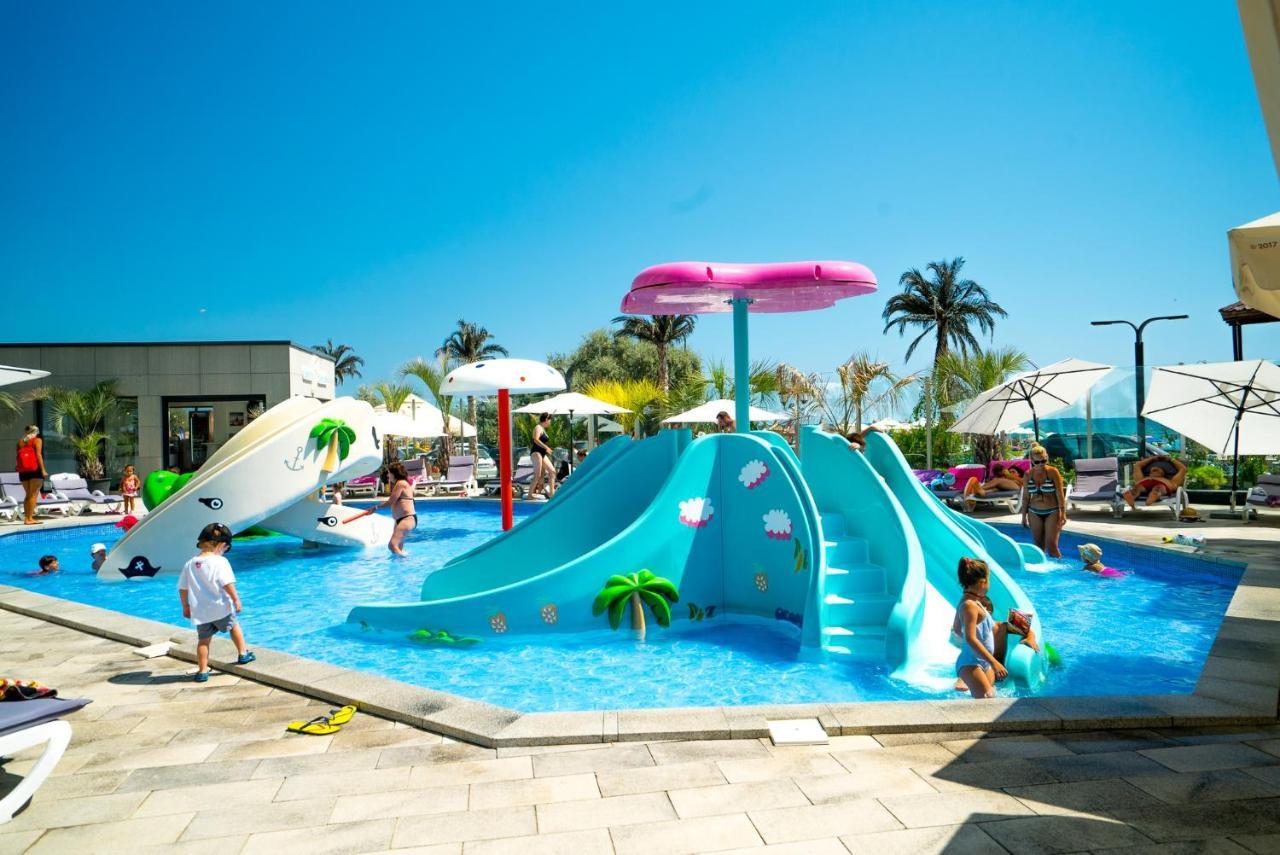 Relax Inn Apartment Năvodari Екстериор снимка