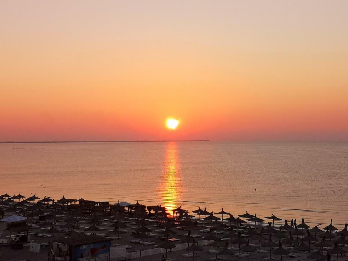 Relax Inn Apartment Năvodari Екстериор снимка