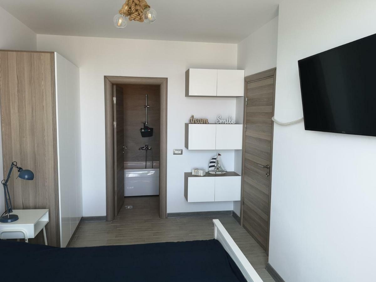 Relax Inn Apartment Năvodari Екстериор снимка